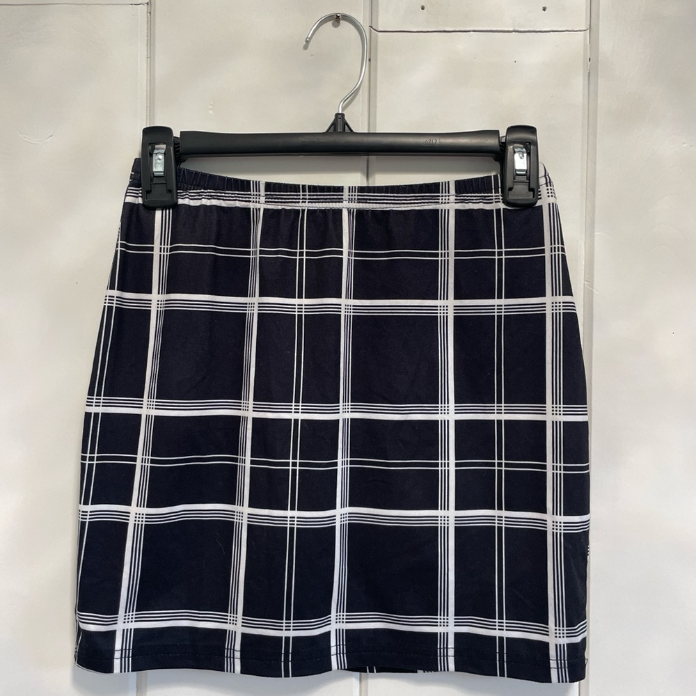Black and white pattern skirt